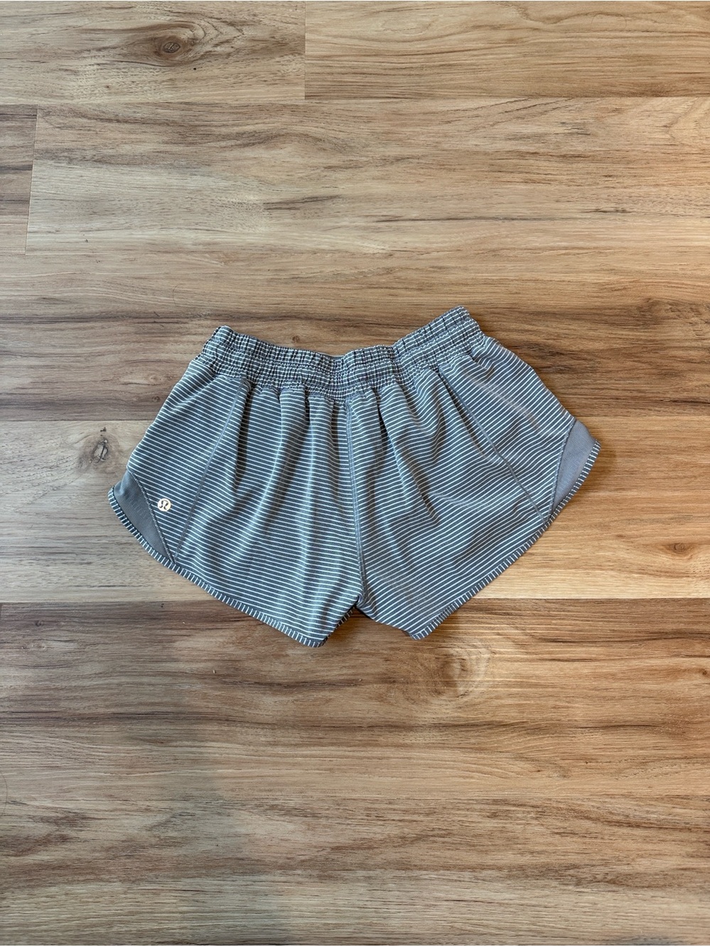 Lululemon Hotty Hot Low-Rise Lined Short Size 6 - Picture 2 of 7